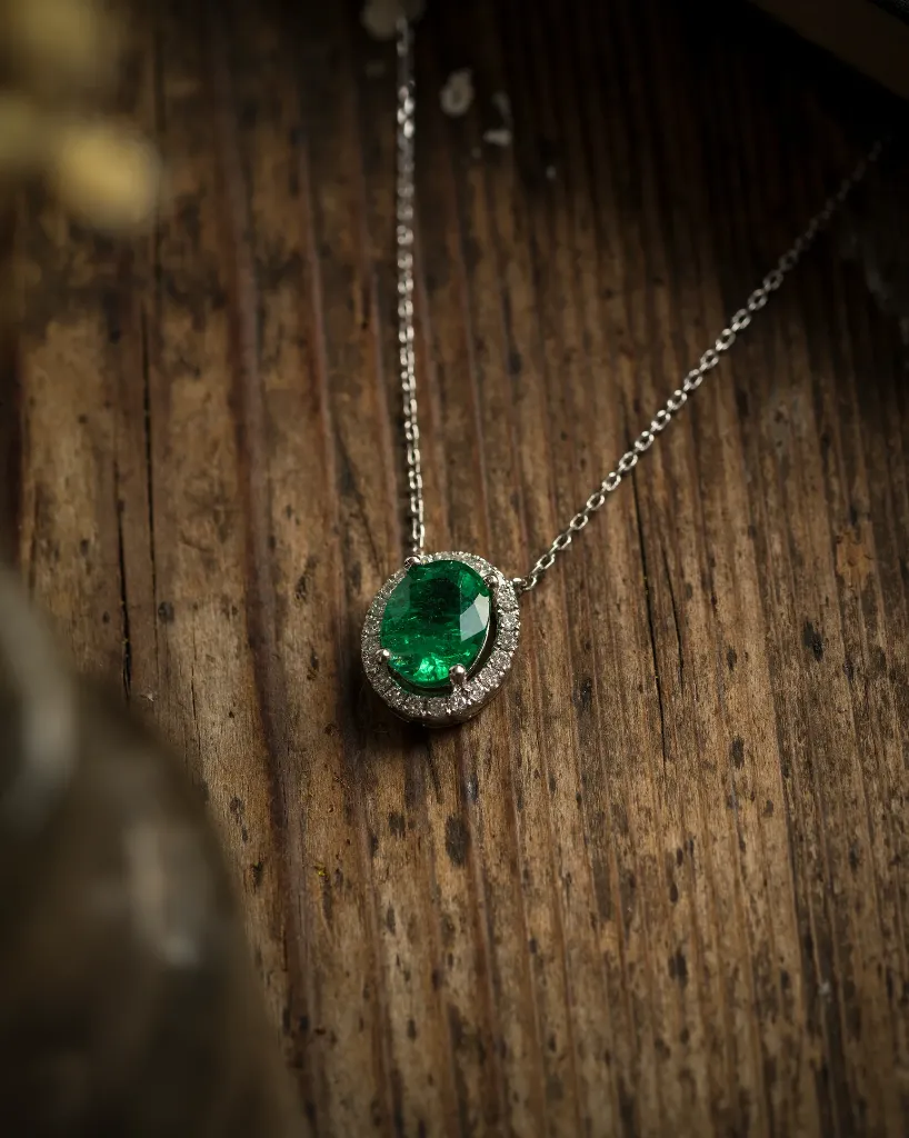 the-jewellers-guild-oval-emerald-and-diamond-halo-necklace-38262891905268_1728x.webp